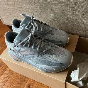 Yeezy 700 inertia US mens size 10